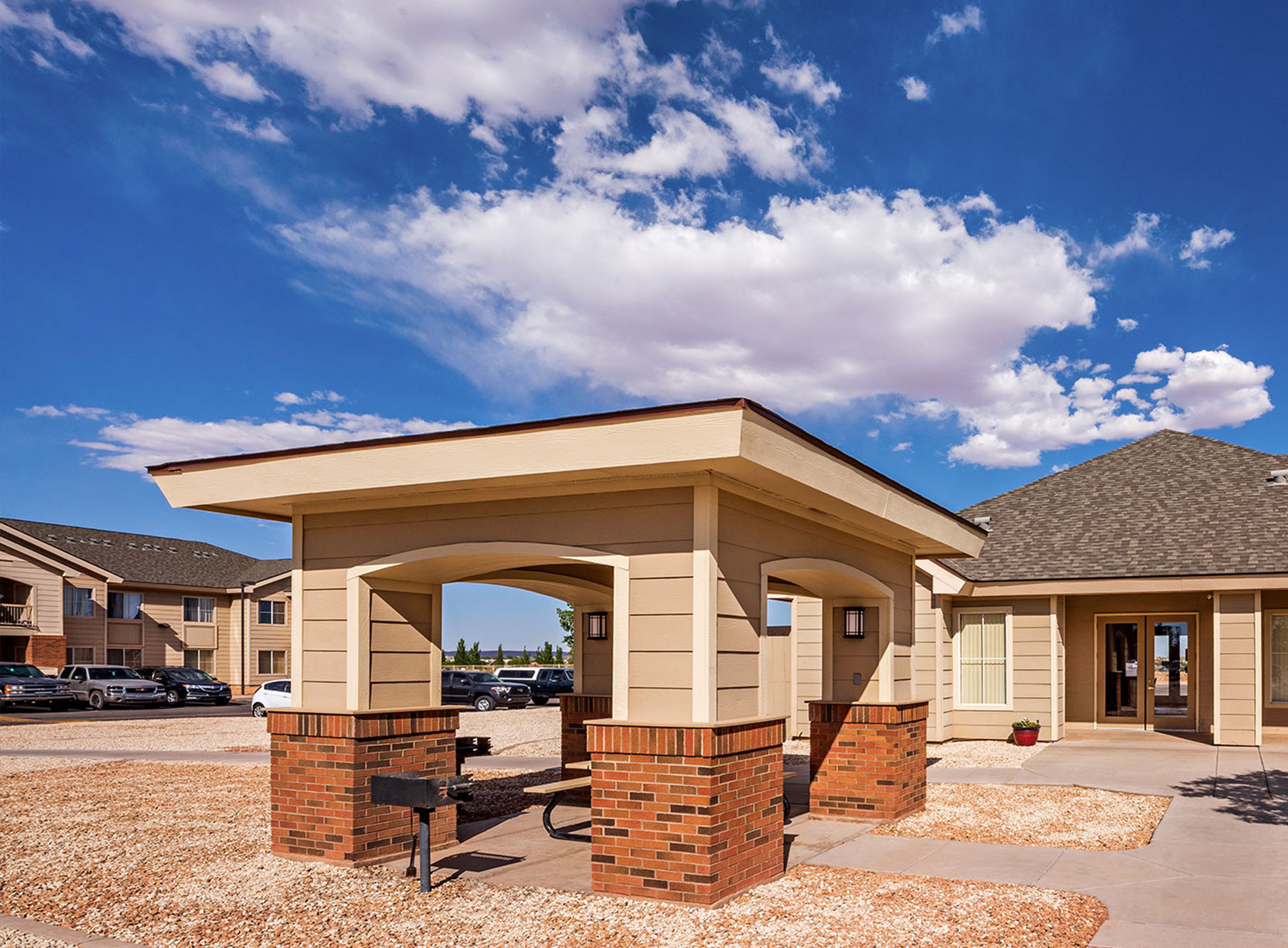 This image displays the entrance marker of Winslow Crossings Apartments.